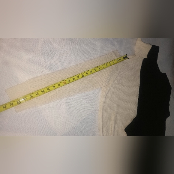 BIBI Color Block Mock Neck Sweater  With Cold Shoulder Women's L lvory Black NWT - Picture 7 of 10